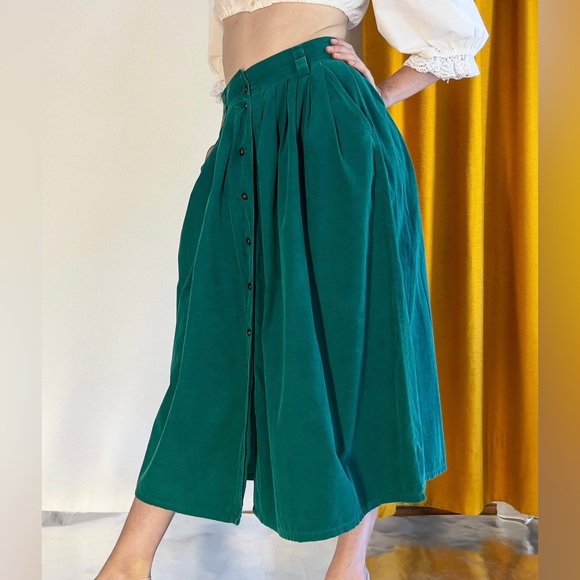 Vintage 80s green corduroy front button midi skirt. - Picture 3 of 7